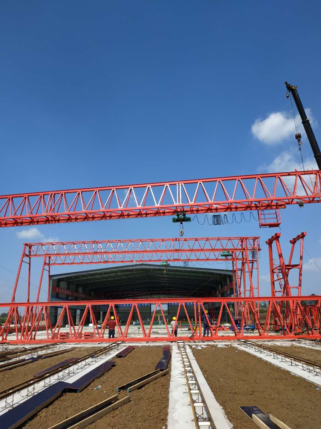 上海普都建筑勞務(wù)有限公司安徽滁州定遠(yuǎn)縣中交華南公司明巢高速4標(biāo)MG8010T-32M-9M龍門吊二臺(tái)，MH10T-32M-9M龍門吊三臺(tái)