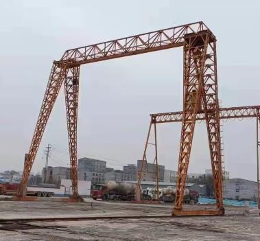 挑選MHGY10噸上包下花葫蘆龍門吊的時候應(yīng)該注意什么？怎么選擇龍門吊