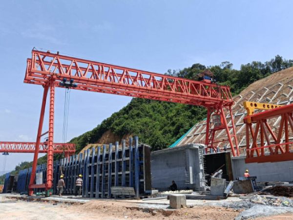 龍門吊門式起重機(jī)運(yùn)行過程中的安全操作規(guī)范有哪些？