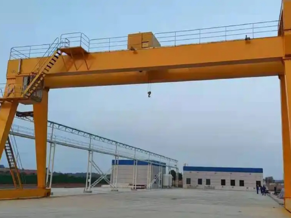 如何正確使用龍門吊門式起重機的限位器和保護裝置？